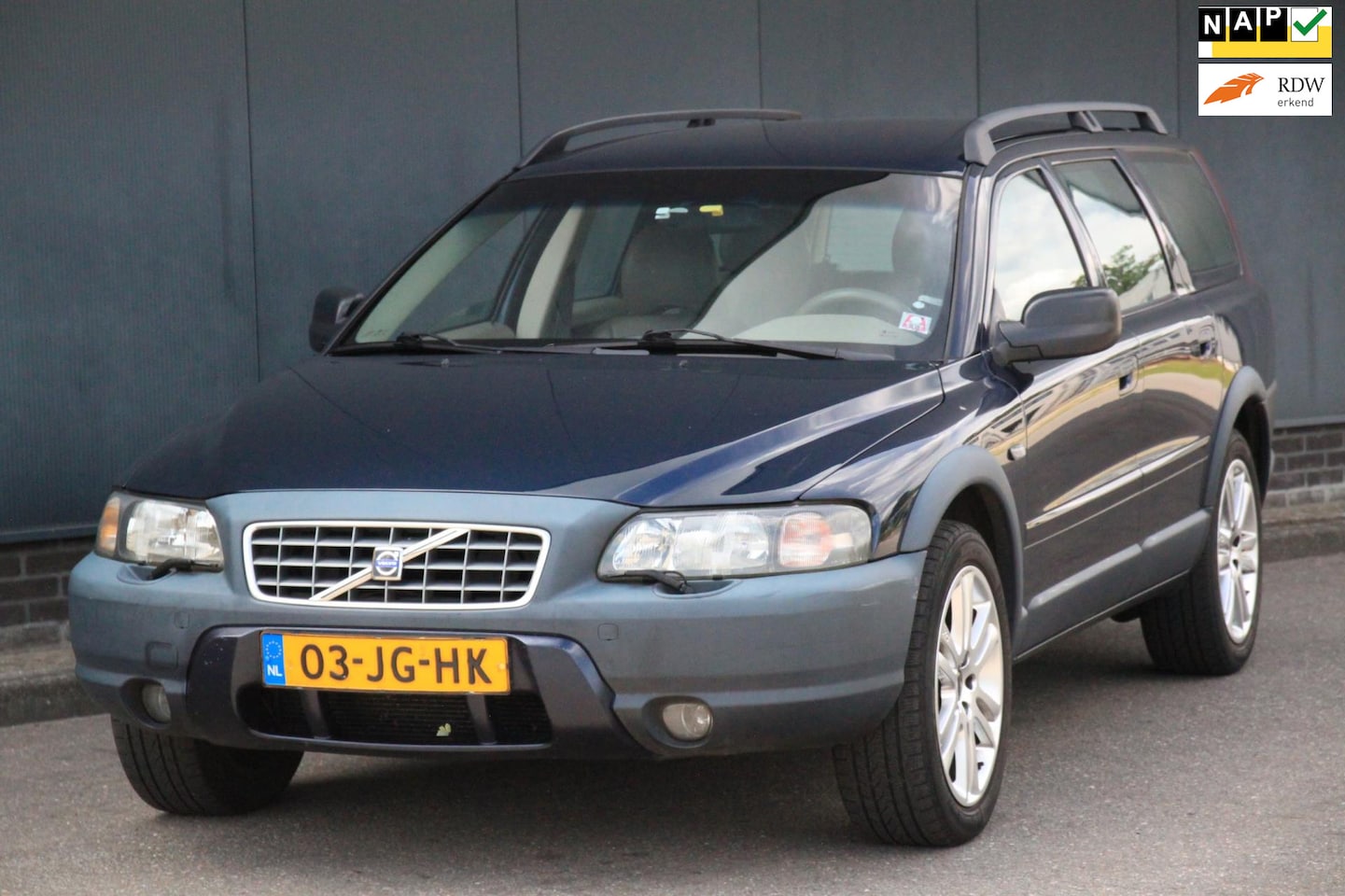 Volvo V70 Cross Country - 2.4 T Geartronic Ocean Race Leer/17"inch lmv/Apk 04-2026 - AutoWereld.nl