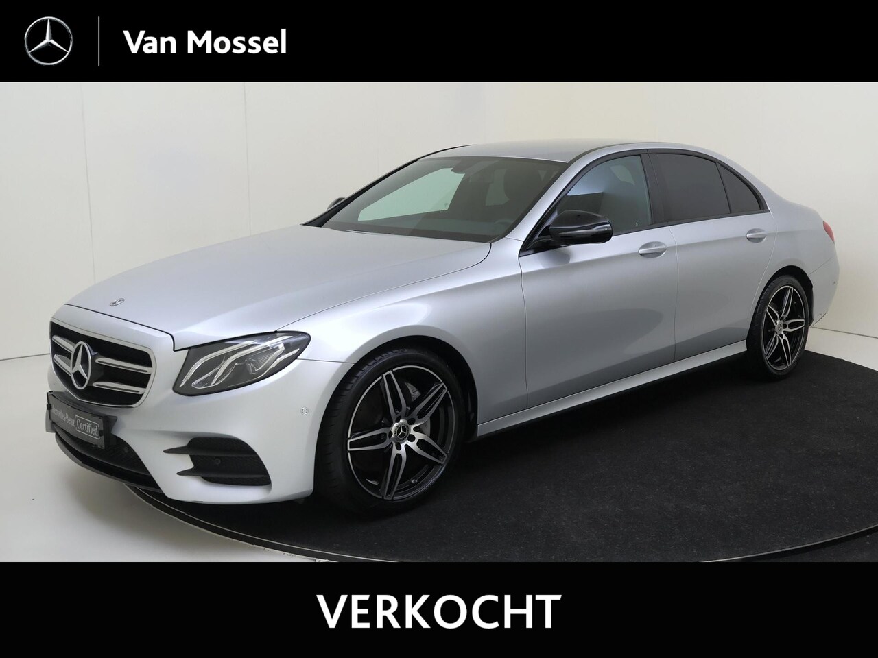 Mercedes-Benz E-klasse - 200 AMG-Line / Stoelverwarming / Achteruitrijcamera / Night-Pakket / - AutoWereld.nl