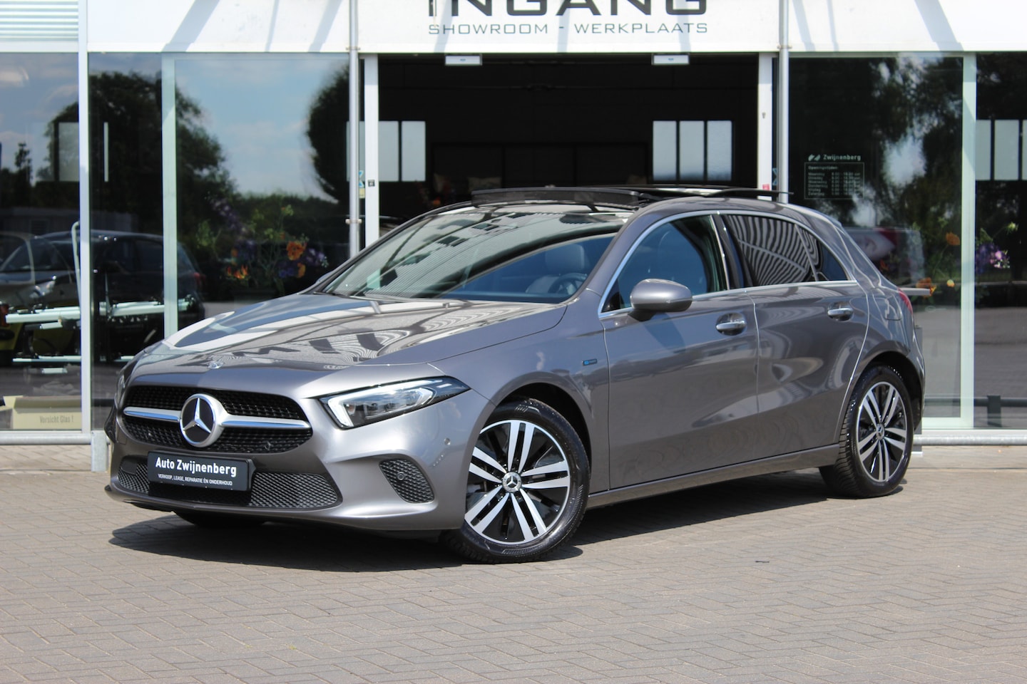 Mercedes-Benz A-klasse - 250 e Premium Plus | Pano | Trekhaak | Memory | - AutoWereld.nl