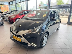 Toyota Aygo - 1.0 VVT-i x-play AIRCO APK 7-26 NW. KOPPELING BJ 2016