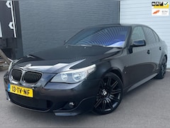 BMW 5-serie - 523i Executive M-PAKKET/AUTOMAAT/6CILL/LEDER/CLIMA/CRUISE