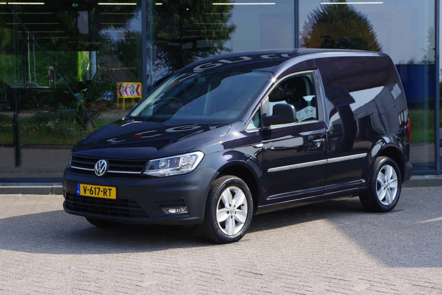 Volkswagen Caddy - 2.0 TDI L1H1 BMT Comfortline 2.0 TDI 102 PK L1H1 BMT Comfortline, Trekhaak, Cruise Control, Parkeerhulp - AutoWereld.nl