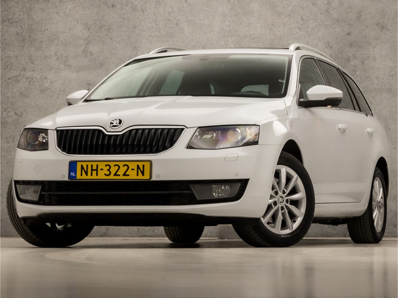 Skoda Octavia Combi - 1.0 TSI Sport Automaat (SCHUIFDAK, APPLE CARPLAY, NAVIGATIE, CLIMATE, STOELVERWARMING, BRU - AutoWereld.nl