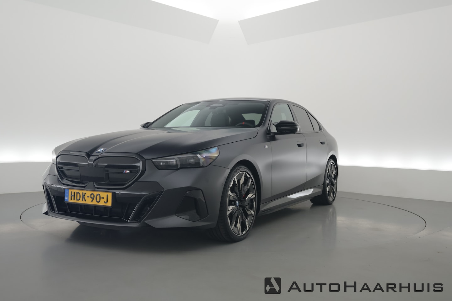 BMW i5 - M60 xDrive 84 kWh M Sport | Driving Assistant Pro | M sport | Pano | HUD | Deep Frozen Gre - AutoWereld.nl