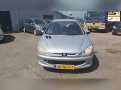 Peugeot 206 - 1.6-16V Quiksilver AIRCO