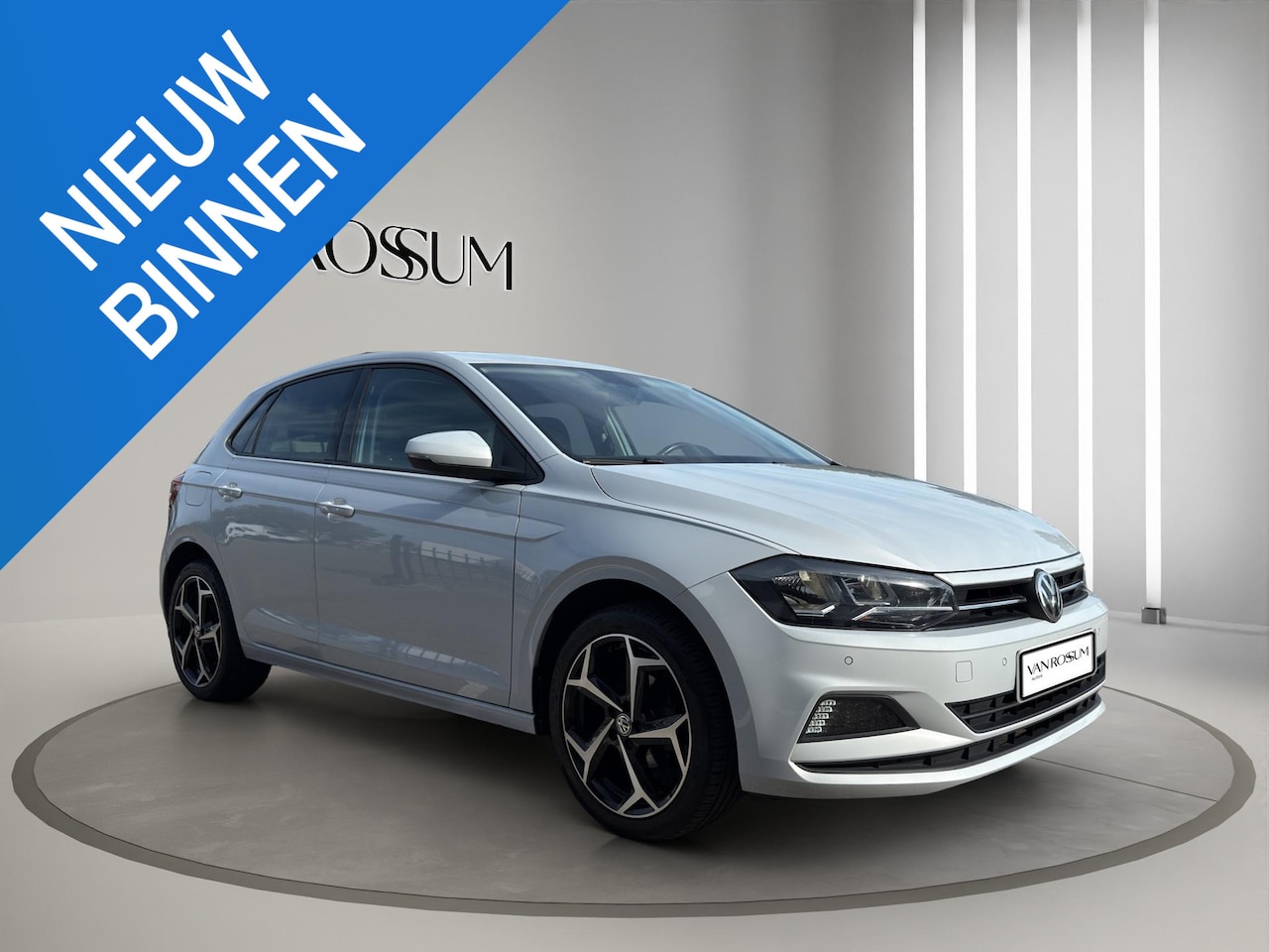 Volkswagen Polo - 1.0 MPI Comfortline | Navi | Airco (automatisch) | Verwarmde voorstoelen | Camera | Parkee - AutoWereld.nl