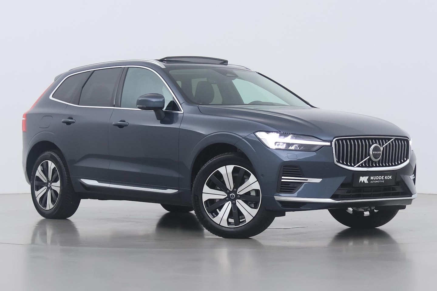Volvo XC60 - T6 Plug-in hybrid Plus Bright | Panoramadak | 360 Camera | Harman/Kardon | ACC | Stoel+Stu - AutoWereld.nl