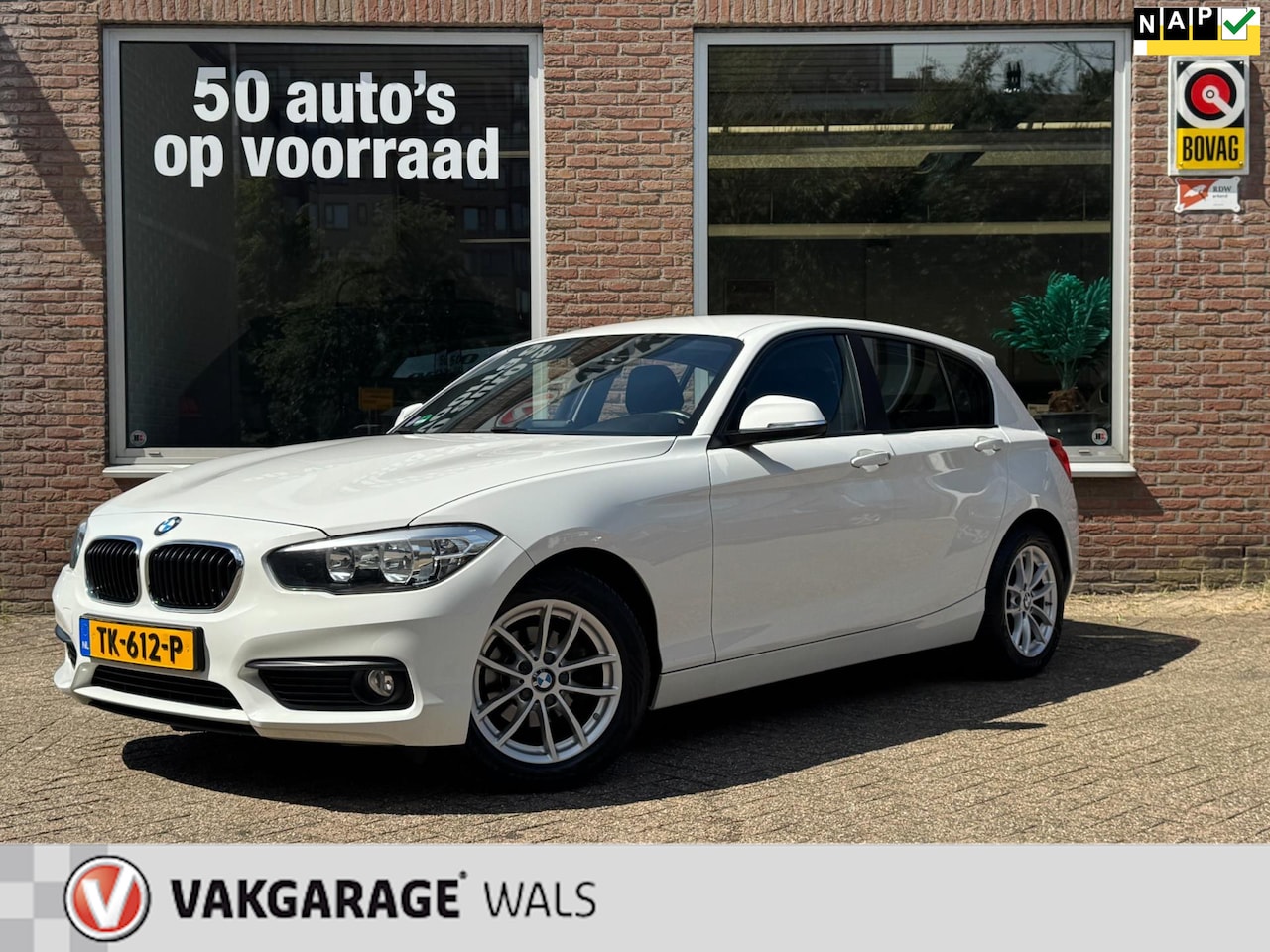 BMW 1-serie - 118i CORPORATE | NAVI | AUTOMAAT | CLIMA | PDC | ZOMER + WINTERSET - AutoWereld.nl
