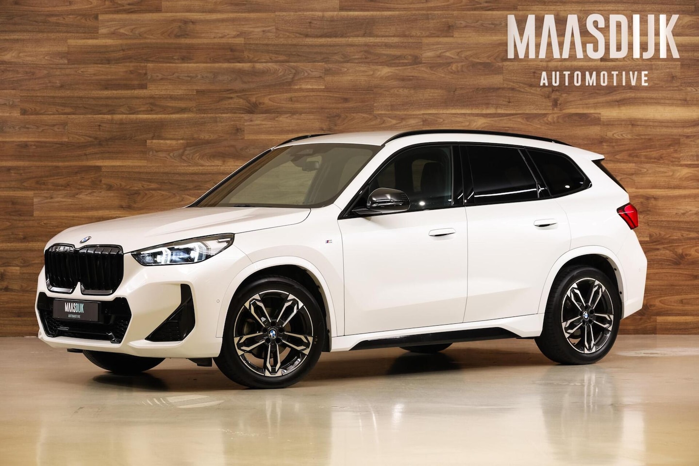 BMW X1 - sDrive18i Premium|M Pack Pro|Camera|Blind Spot|Trekhaak| - AutoWereld.nl