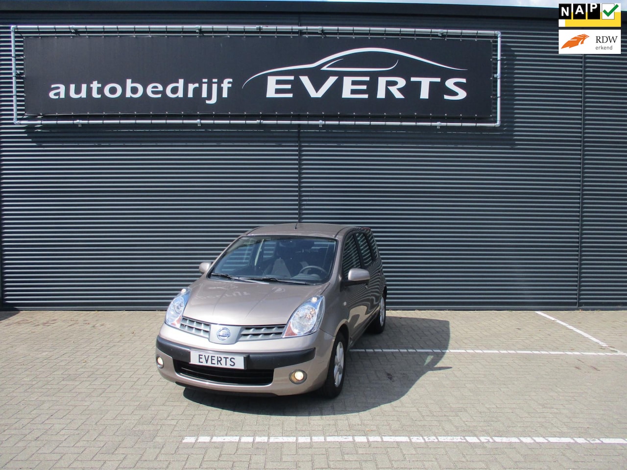 Nissan Note - 1.6 Tekna Automaat geheel dealer onderhouden in top conditie complete uitvoering nu scherp - AutoWereld.nl