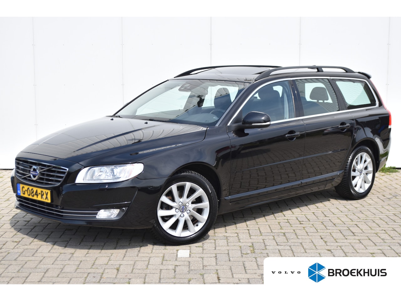 Volvo V70 - 2.0 T4 Classic Edition Intellisafe | Schuifdak | Trekhaak | Standkachel | Spoiler | Dealer - AutoWereld.nl