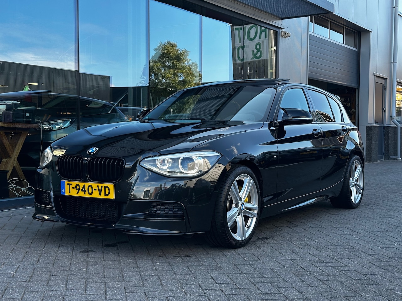 BMW 1-serie - 125I M-Sport|UNIEK|220pk|M-Performance Remmen|Schuif/kanteldak|Stoel/Stuur Verwarming|Harm - AutoWereld.nl