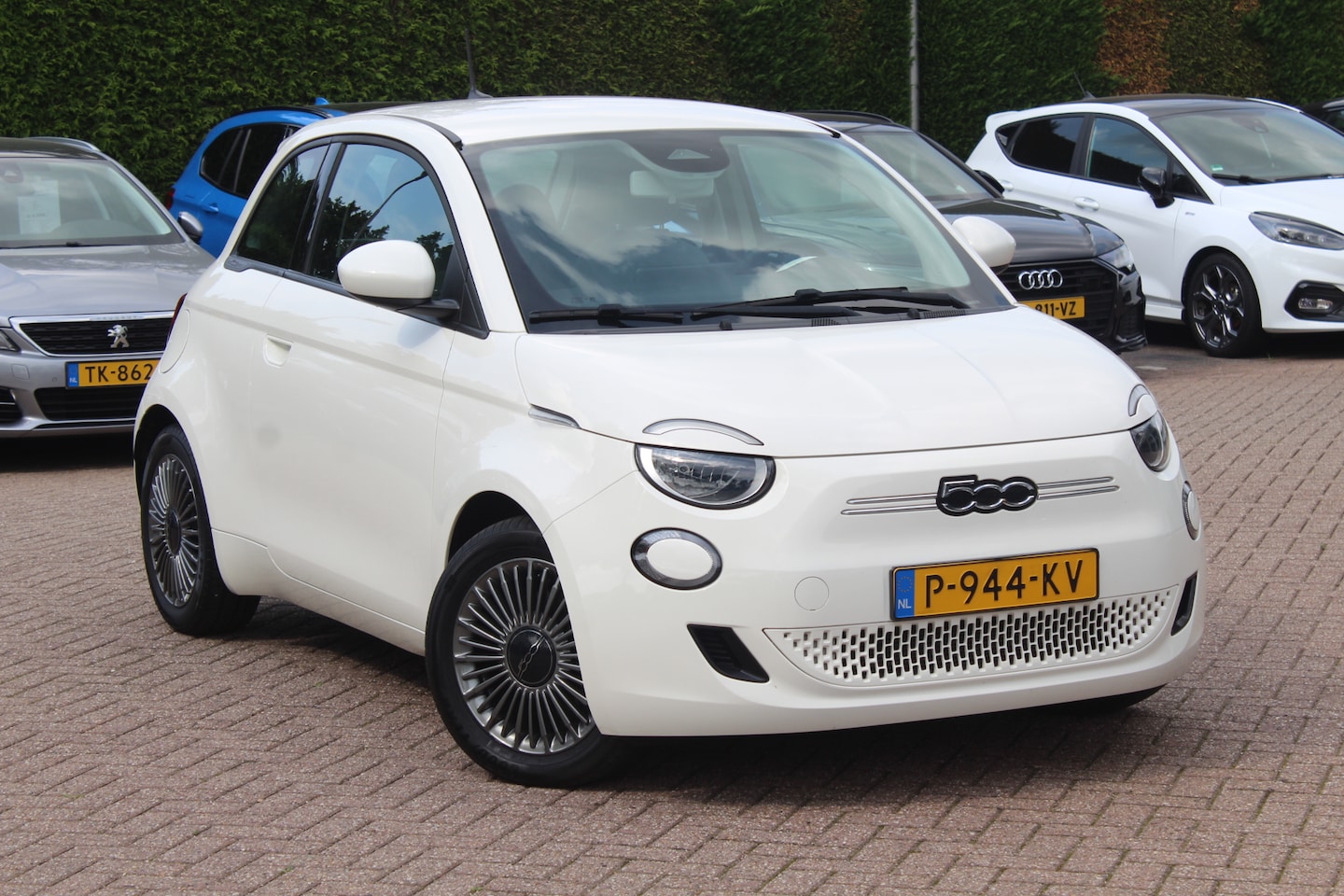 Fiat 500 - Icon 42 kWh / SoH 94% / Apple CarPlay / Parkeerhulp achter / Keyless / 16'' / DAB / Cruise - AutoWereld.nl