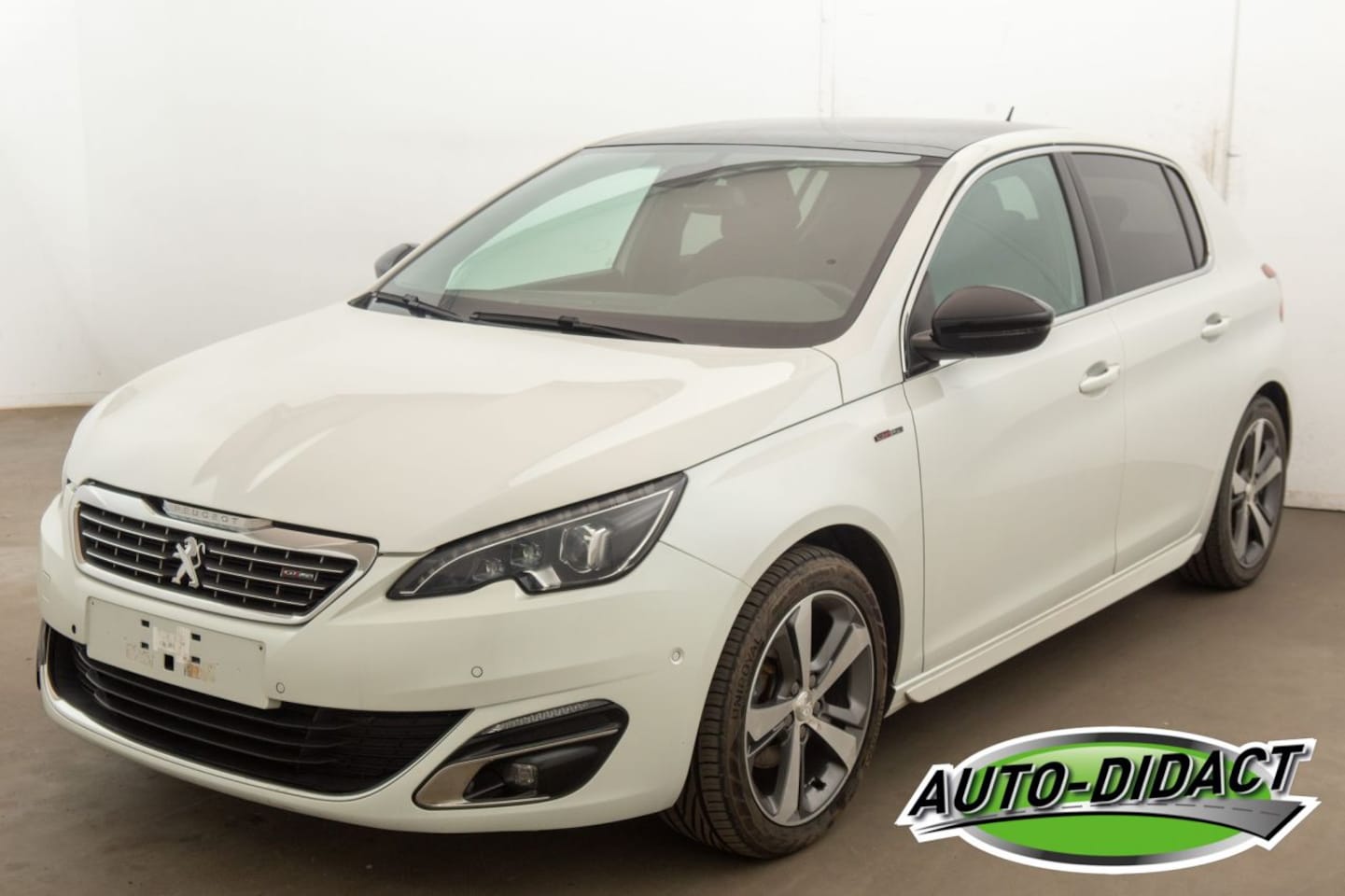 Peugeot 308 - 1.2 GT Line Clima Navi Pano - AutoWereld.nl