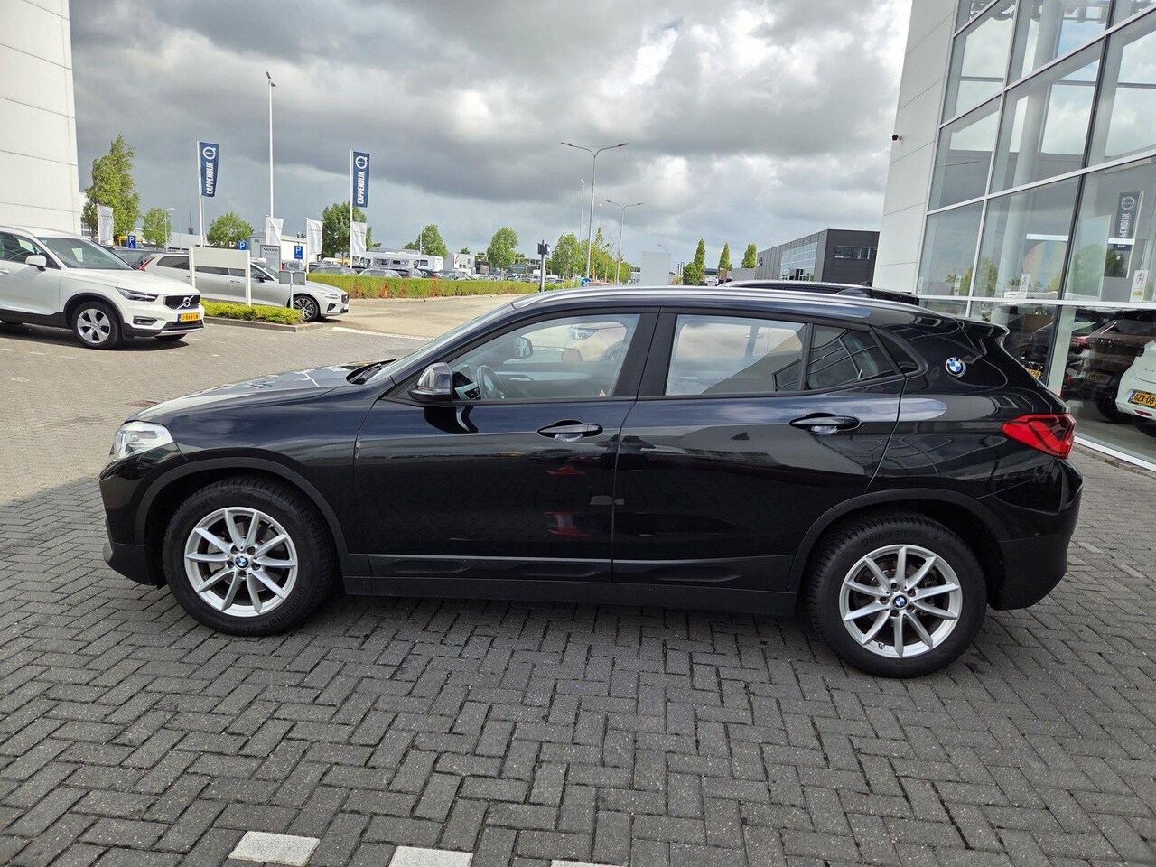 BMW X2 - sDrive18i Executive | Parkeersensoren | Airco | Navigatie | Trekhaak | Cruise control | Go - AutoWereld.nl
