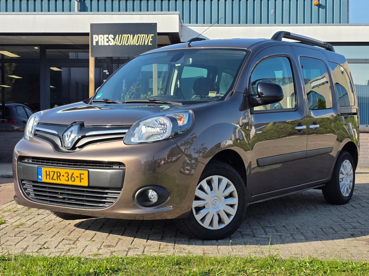Renault Kangoo Family - 1.2 TCe Limited Start&Stop |CLIMA|PDC - AutoWereld.nl