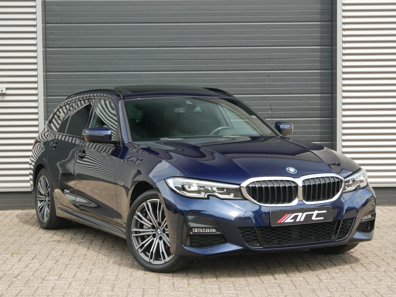 BMW 3-serie Touring - 330e xDrive M-Sport Individual, Pano, HUD, Keyless - AutoWereld.nl