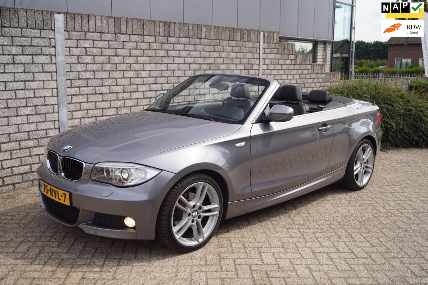 BMW 1-serie Cabrio - 120i High Executive M Sport Autom Leder Sportst Stoelverw Navi Clima Xenon Cruise PDC LMV - AutoWereld.nl
