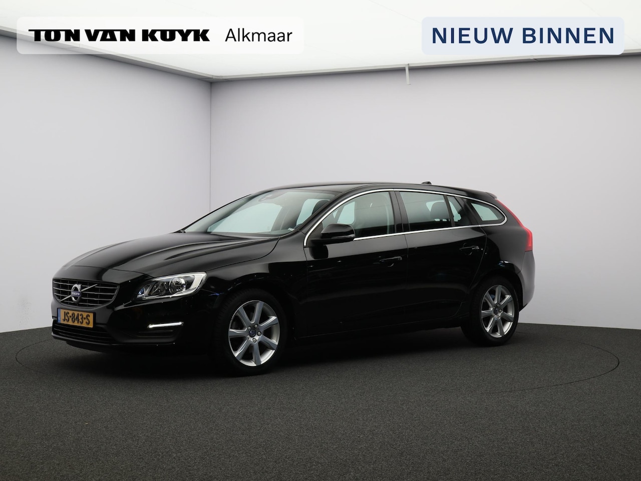 Volvo V60 - 1.5 T3 Momentum / Trekhaak / Parkeersensoren Achter / All-Seasonbanden / Airco / Navigatie - AutoWereld.nl