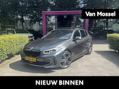 BMW 1-serie - 118i Executive Edition | PANORAMADAK | STOEL- EN STUURVERWARMING | M-PAKKET | ACHTERUITRIJ