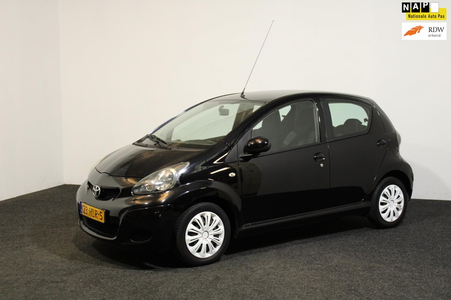 Toyota Aygo - 1.0-12V Comfort 1.0 VVT-i -Zwart -2009 -131.424 km NAP incl. een nieuwe onafhankelijke APK - AutoWereld.nl