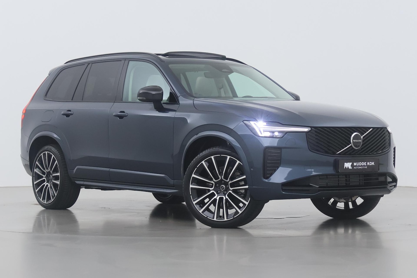 Volvo XC90 - T8 Plug-in hybrid Ultra Dark | FACELIFT | Bowers&Wilkins | Trekhaak | 22 Inch | Panoramada - AutoWereld.nl