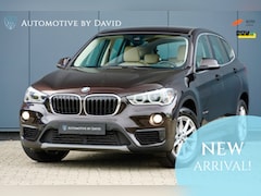 BMW X1 - sDrive20i 192 pk HIGH EXECUTIVE AUTOMAAT / GROTE BEURT + NIEUWE APK / LEDER / HEAD-UP DISP