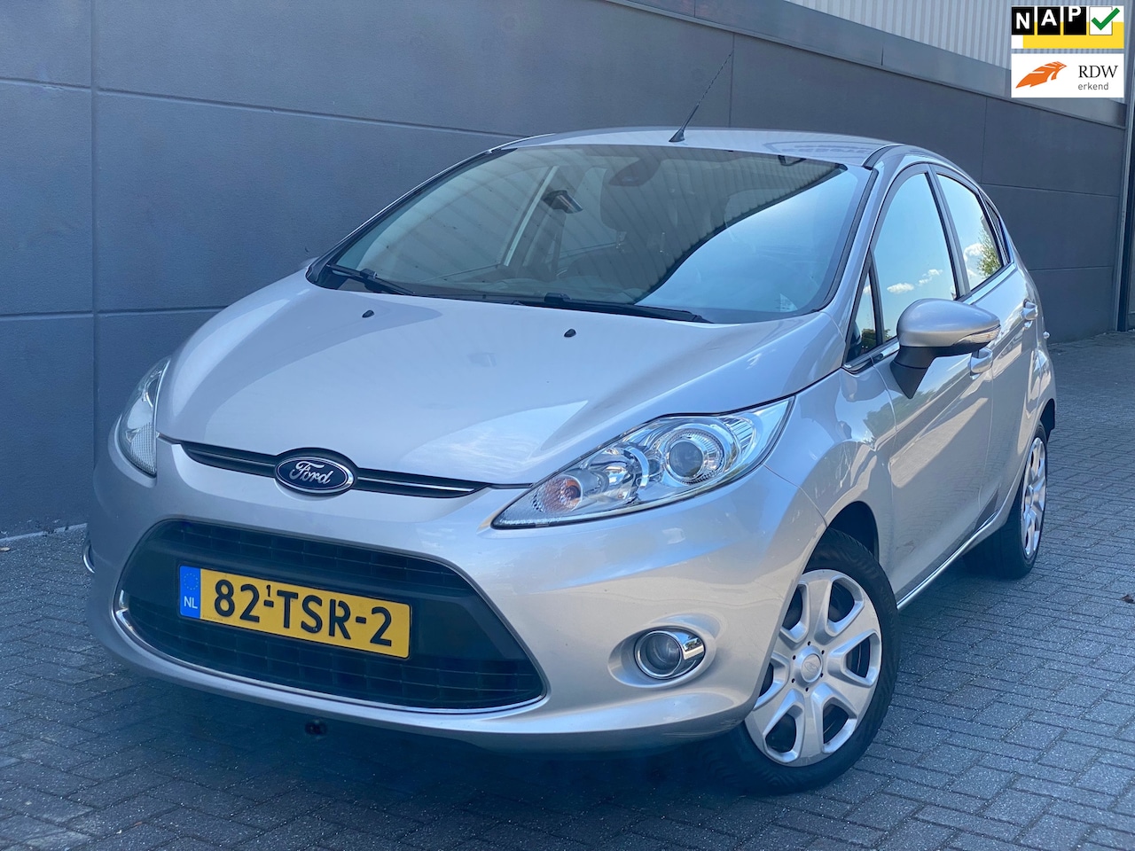 Ford Fiesta - 1.25 Titanium/5drs/ nap/3e EIG/ 1jaar apk/ dealeronderhouden/ airco/ pds/ stoelverwarming/ - AutoWereld.nl
