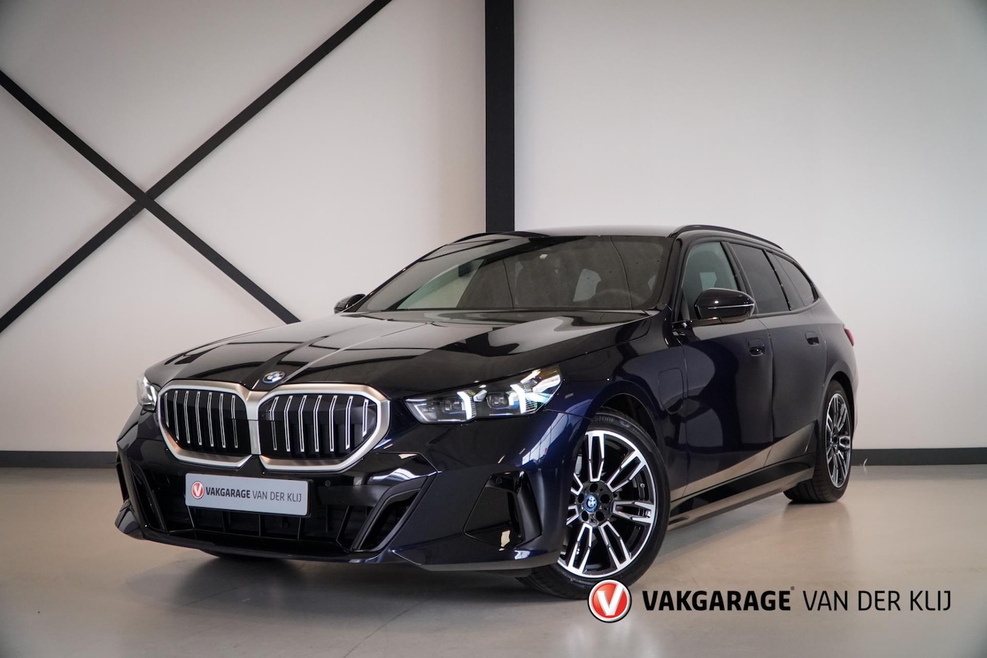BMW 5-serie Touring - 530e M-Sport | 360 Camera | Head-Up | Stoelverwarming | Adapt. LED | NL-Auto | - AutoWereld.nl