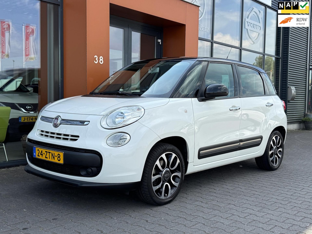 Fiat 500 L - 0.9 Twinair|6bak|Bluetooth|Clima|Isofix|APK 2026 - AutoWereld.nl