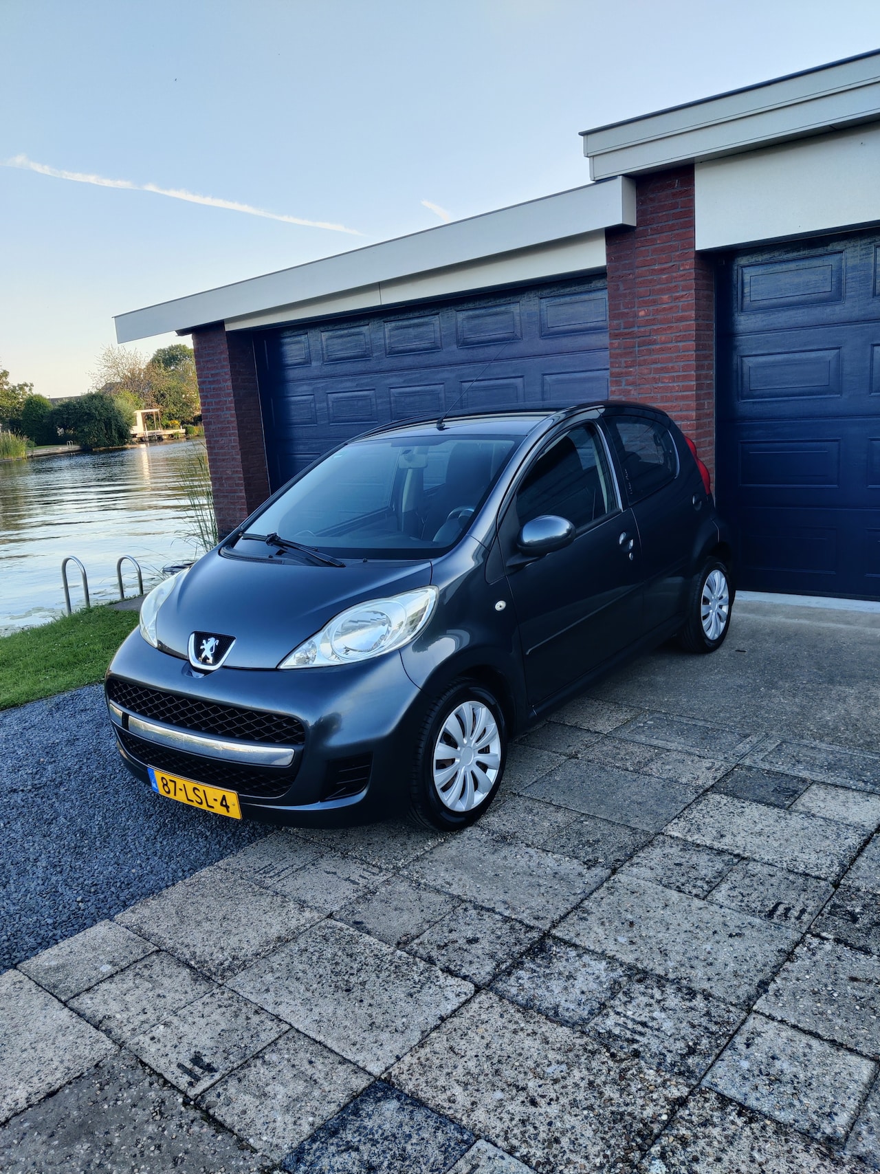 Peugeot 107 - 1.0-12V Urban Move - AutoWereld.nl