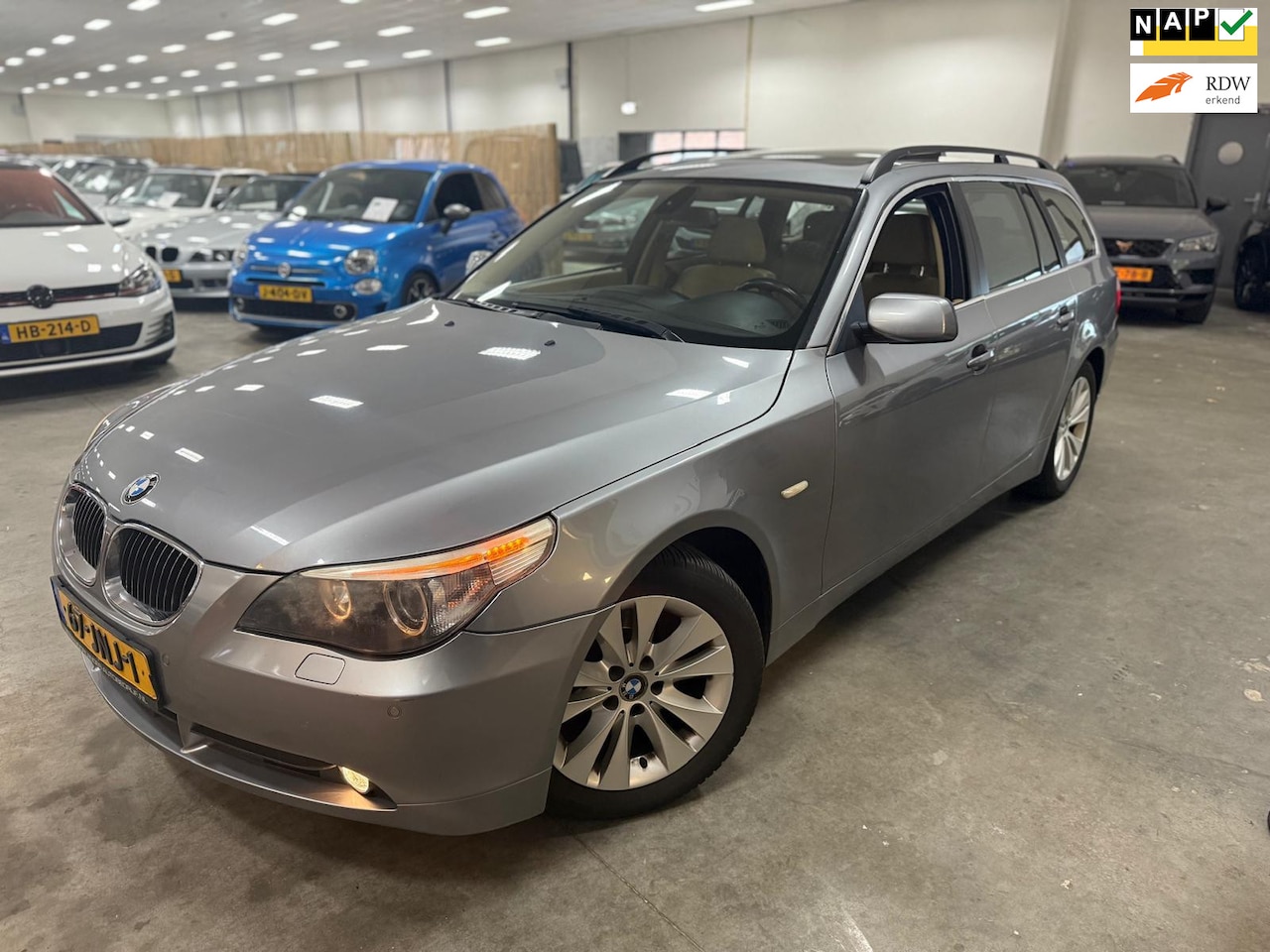 BMW 5-serie Touring - 530i Executive / PANORAMADAK / AUTOMAAT / MULTIMEDIA-NAVI - AutoWereld.nl