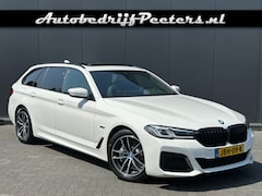 BMW 5-serie Touring - 530e xDrive M Sport 1e eig. P-dak LED Live Cockpit Sfeerlicht