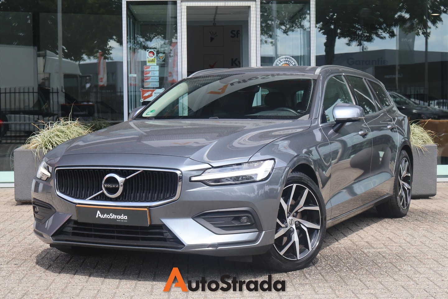 Volvo V60 - T4 Inscription 190pk Geartronic | Adaptive | Dodehoek | Trekhaak | LED | Carplay | Climate - AutoWereld.nl