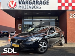 Volvo V40 - 2.0 T2 Momentum // NAVI // CLIMA // CRUISE // TREKHAAK // LICHT METALEN VELGEN
