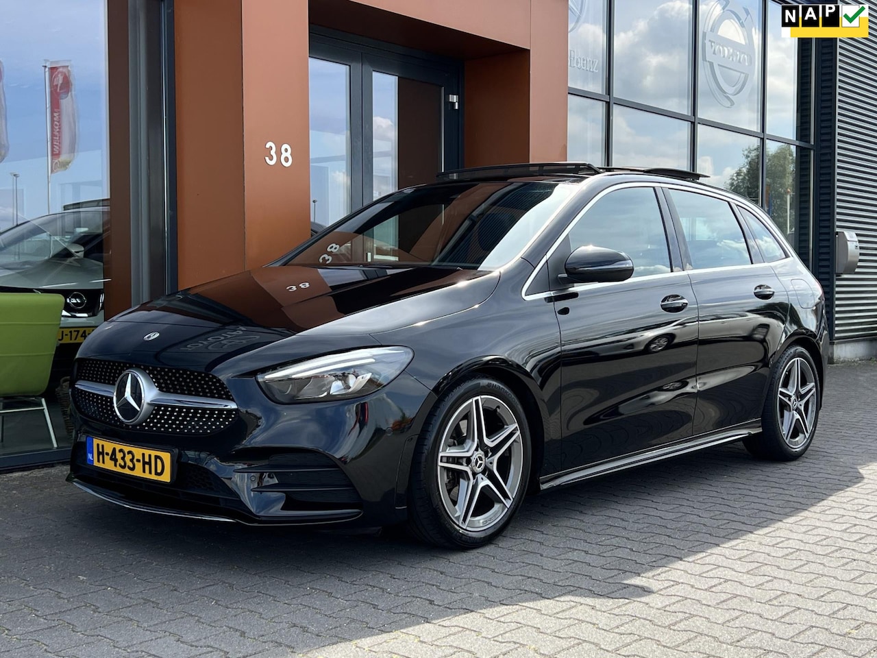 Mercedes-Benz B-klasse - 180 AMG|Automaat|LED|Pano|Carplay|PDC - AutoWereld.nl
