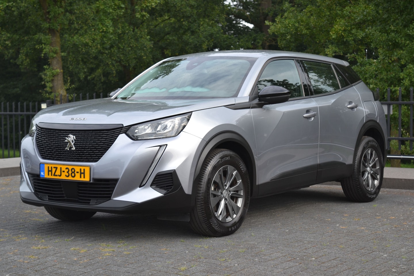 Peugeot 2008 - 1.2 PureTech Allure Sport | LED | Cruise | PDC | Climate | 16" inch LM - AutoWereld.nl