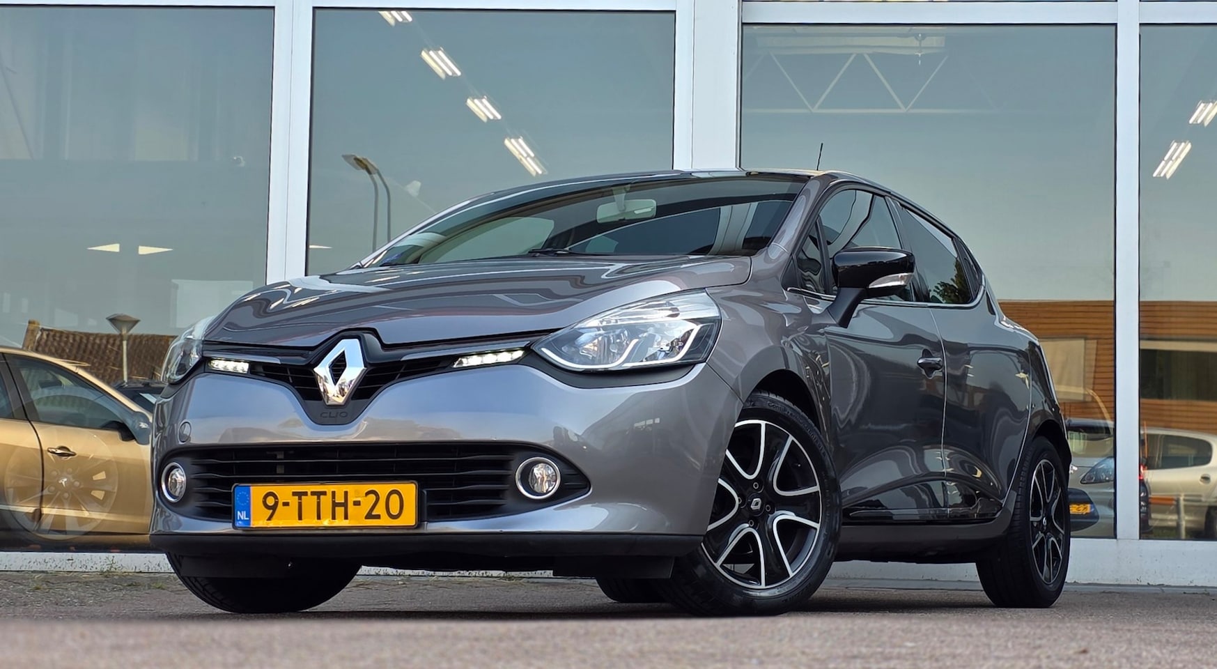 Renault Clio - 0.9 TCe ECO Night&Day 2e Eigenaar Navi Cruise Control - AutoWereld.nl