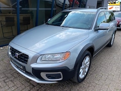 Volvo XC70 - 3.2 Momentum AWD Automaat LEER / NAVI / TREKHAAK