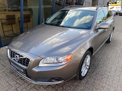 Volvo V70 - 3.2 Momentum Automaat LEER / NAVI / XENON / TREKHAAK