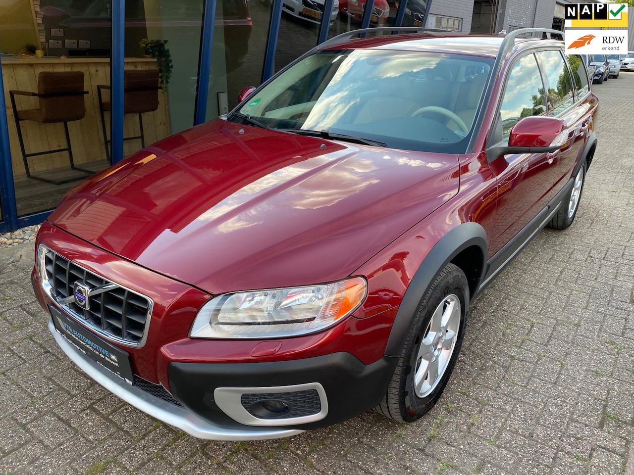 Volvo XC70 - 3.2 Momentum AWD Automaat LEER / TREKHAAK / YOUNGTIMER - AutoWereld.nl