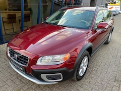 Volvo XC70 - 3.2 Momentum AWD Automaat LEER / TREKHAAK / YOUNGTIMER