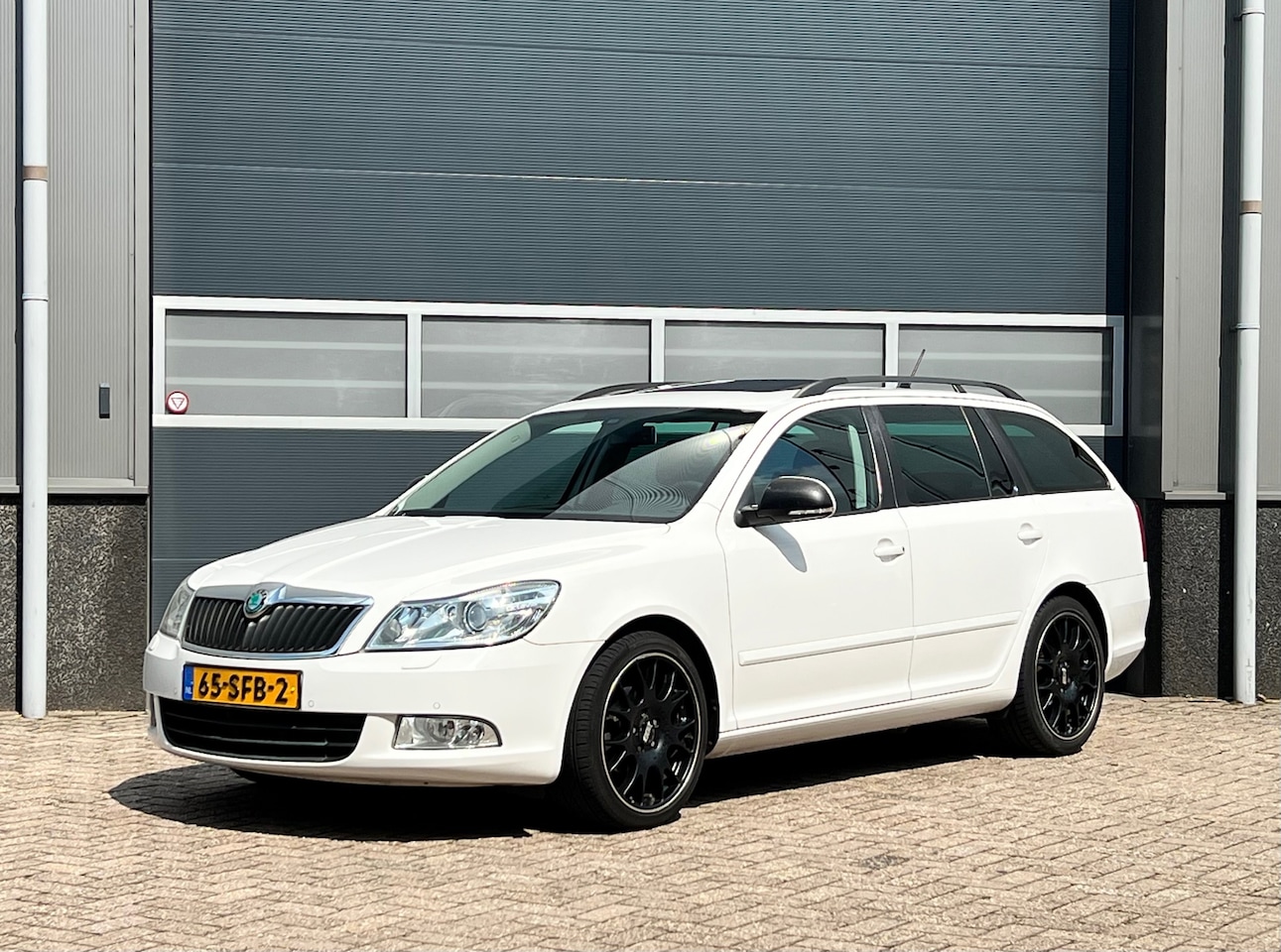 Skoda Octavia Combi - 1.2 TSI Elegance Business Line bj.2011 Autom|Opendak|Trekh|Pdc|Nap. - AutoWereld.nl