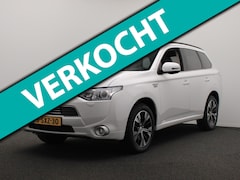 Mitsubishi Outlander - 2.0 PHEV Instyle Pano/dak Trekhaak Leder Camera