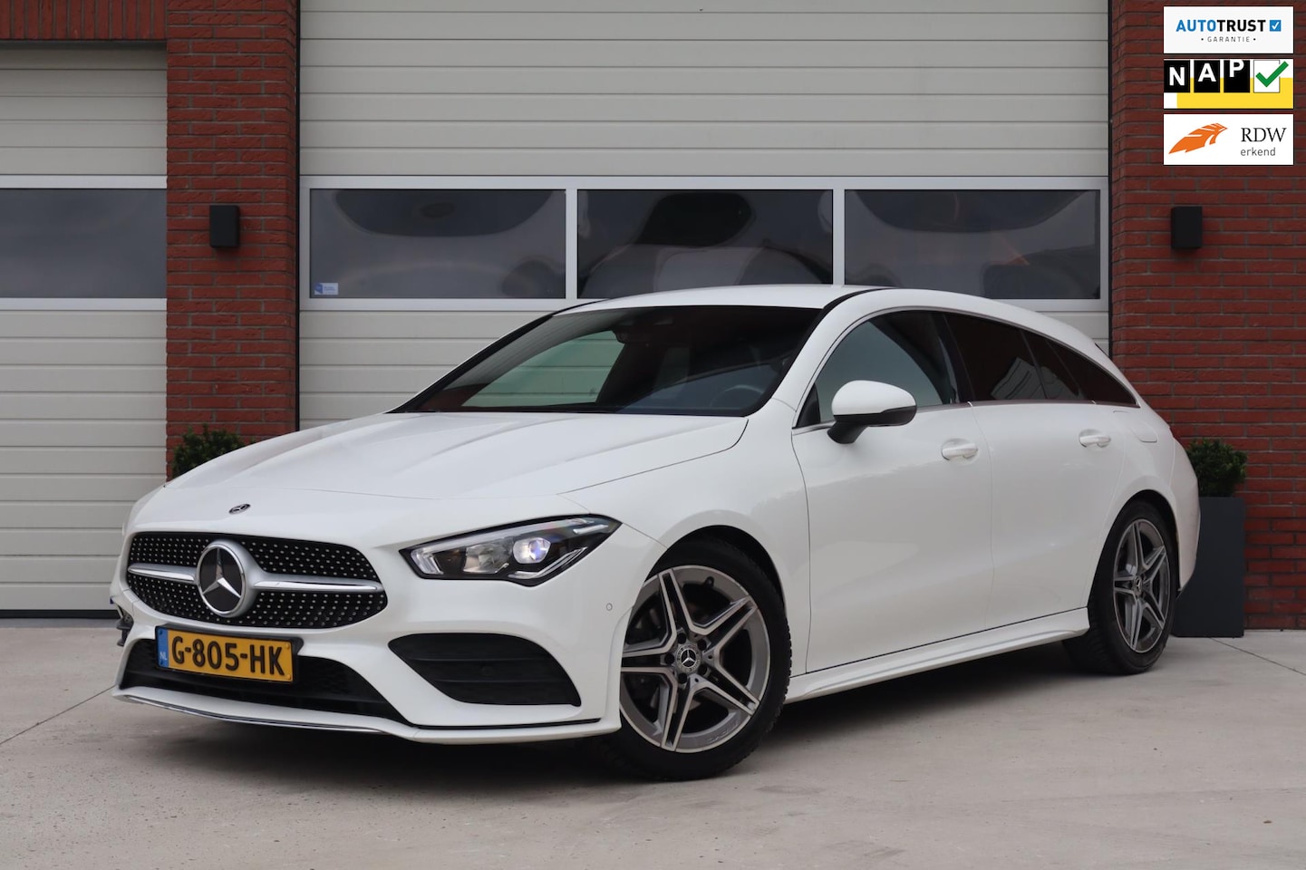 Mercedes-Benz CLA-klasse Shooting Brake - 180 AMG Line Advantage - Widescreen - Alcantara - Camera - LED - Stoelverwarming - NL Auto - AutoWereld.nl