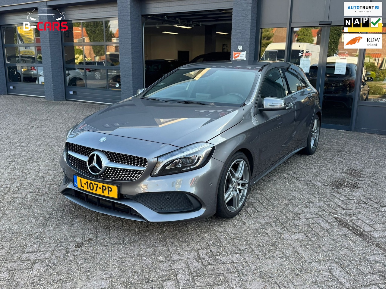 Mercedes-Benz A-klasse - 180 AMG Night Plus facelift|Stoelvw|Xenon|XlNavi - AutoWereld.nl