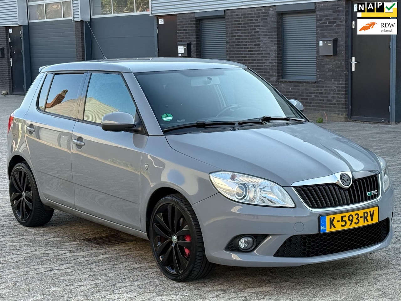 Skoda Fabia - 1.4 TSI RS CLIMA NAVI CRUISE XENON BOEKJES APK - AutoWereld.nl