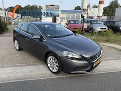 Volvo V40 - 1.6 T3 Momentum*NETTEAUTO*TREKHAAK*DEALERONDERHOUDEN