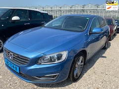 Volvo V60 - 2015 * 2.4 D6 Twin Engine R-Design * LED * AUTOMAAT * ELEC. RAMEN