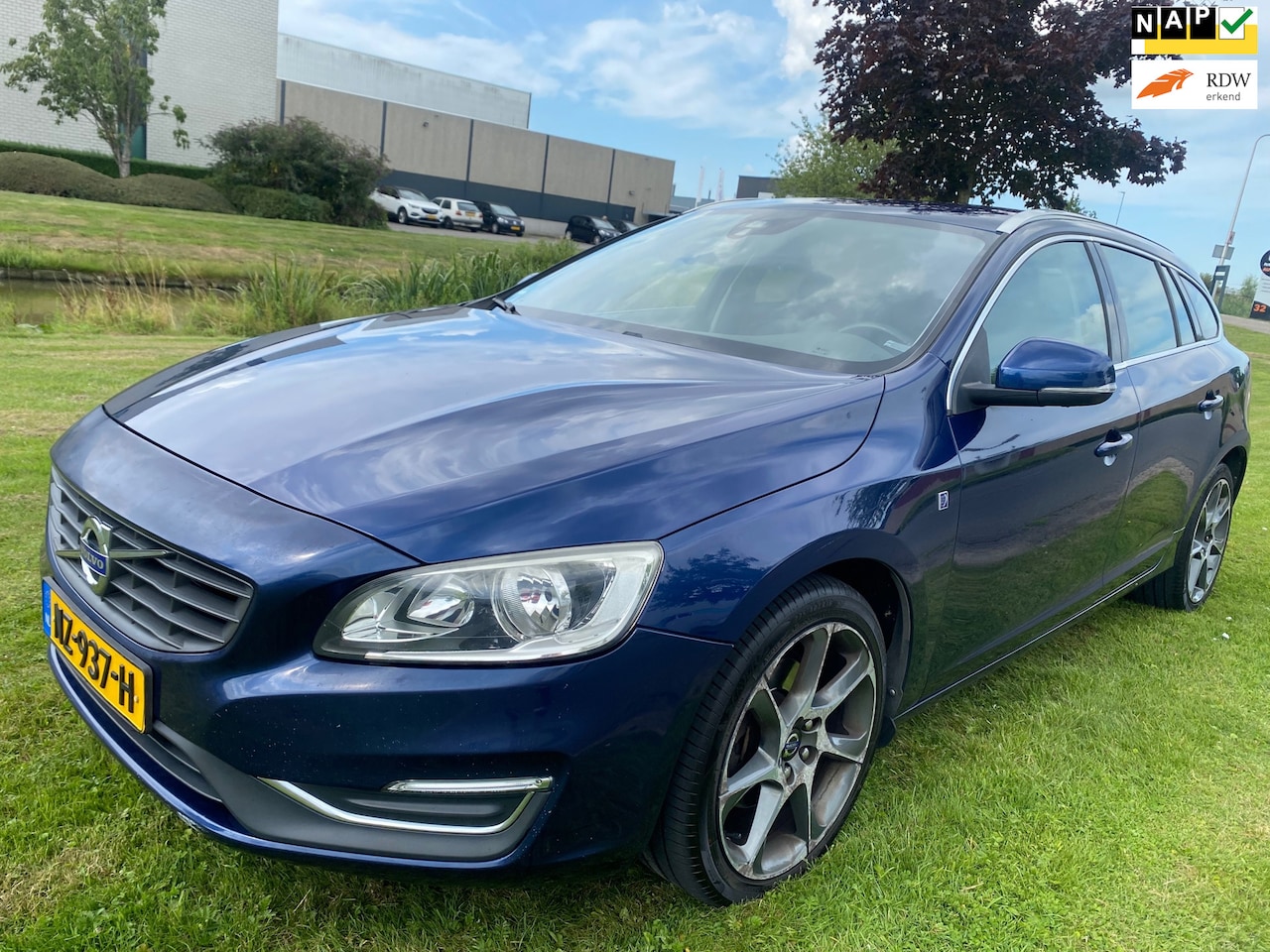 Volvo V60 - 2016 * 2.0 D3 Ocean Race * AUTOMAAT * NAVI * LMV * LED * AIRCO - AutoWereld.nl